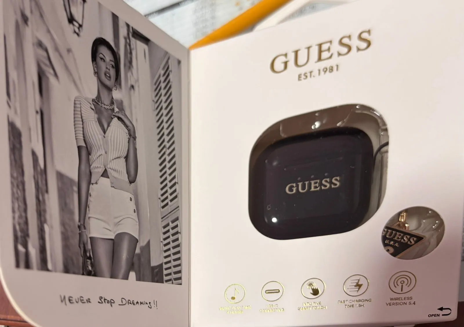 AUDIFONO GUESS